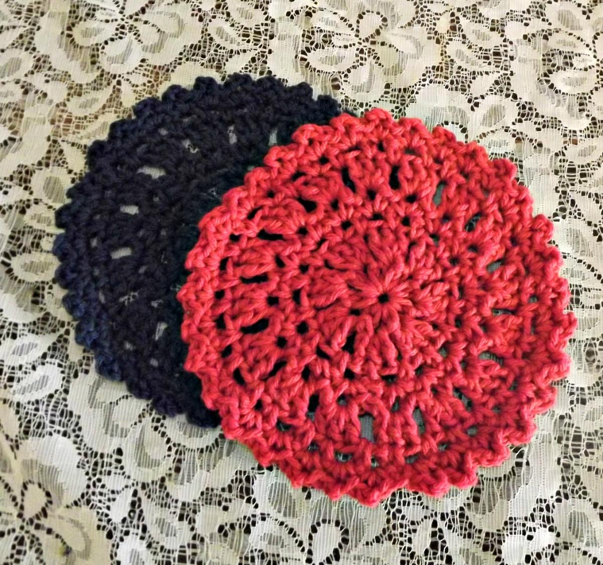Doily Style Dish Cloths, Set Of 2 In Red And Navy