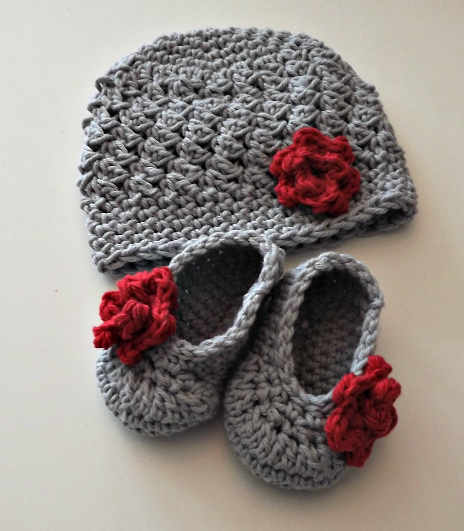 Baby Gift Gray And Red Hat And Booties With Rose Size 0 To 3 Months